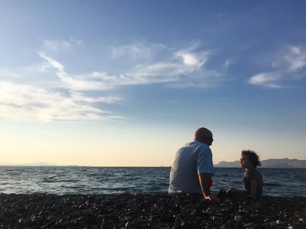 Grandfather Grandson Sitting Stones Beach Kos Looking Each Other Strong — Stock Photo, Image