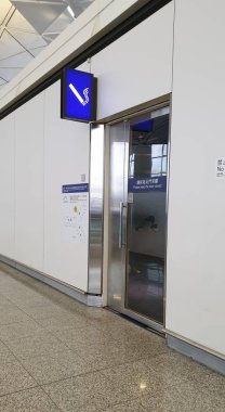 Havaalanı sigara odası hiçbir kişi ile