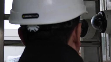 Geçit teknolojisi görüntüsü açmak için yüz tanıma izni