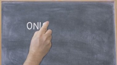 Çevrimiçi kurs konsepti karatahta çekimi
