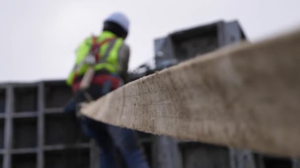 Lifeline safety equipment on construction site shot shot — Stock Video