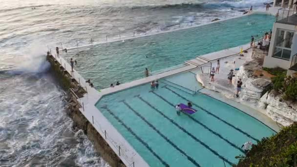 Piscina de água do mar em Sydney tiro — Vídeo de Stock