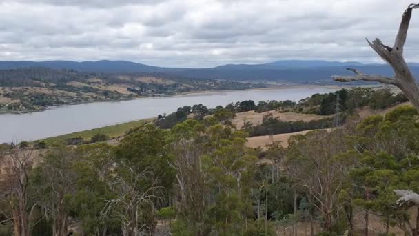 Bradys Widok Tamar River w Tasmanii strzał — Wideo stockowe