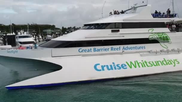 Cruise ferry to whitsunday islands shot shot — Stock Video