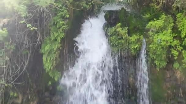 Ein Eyov Waterfall With Massive Water flow shot shot — Stock Video