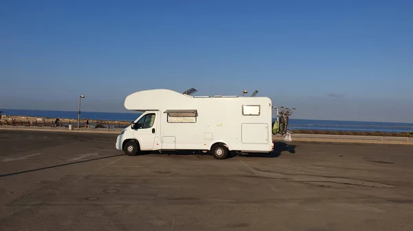 Estacionamiento Vehículos Recreativos Autopropulsados Costa Ofrece Alojamiento Combinado Con Motor —  Fotos de Stock