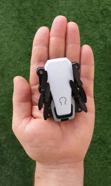 Mão Segurando Micro Dispositivo Drone Bolso Dobrável — Fotografia de Stock