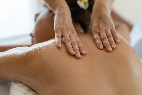 Jonge Mooie Aziatische Vrouw Slapen Ontspannen Oil Spa Massage Salon — Stockfoto