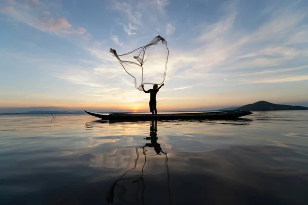 Aziatische Vissers Houten Boot Voor Het Vangen Van Zoetwatervissen Natuur — Stockfoto