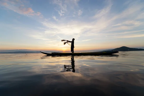 Aziatische Vissers Houten Boot Voor Het Vangen Van Zoetwatervissen Natuur — Stockfoto