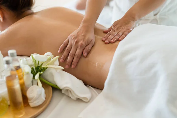 Junge Schöne Asiatische Frau Schläft Entspannend Der Wellness Massage Salon — Stockfoto