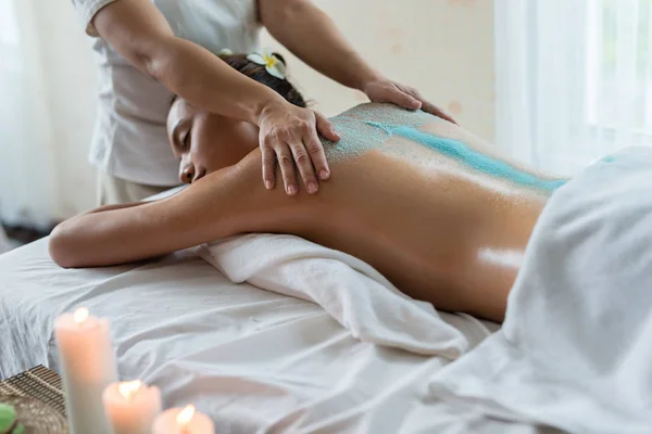 Jeune Belle Femme Asiatique Détendre Dans Massage Spa Avoir Massage — Photo