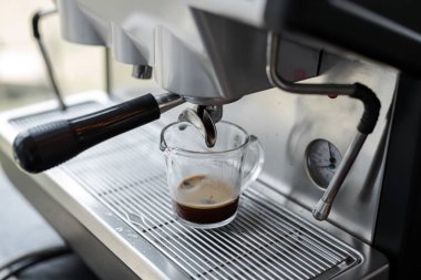 Kahve makinesi ve kahve makinası.