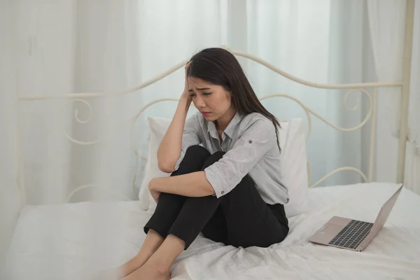 Asian Business Woman Regret Anxiety Sitting Bed Laptop Coronavirus Covid — Photo