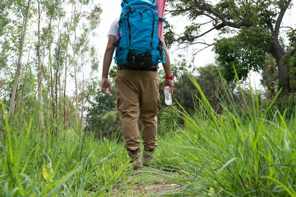 Man Backpack Tourism Back Traveler Forest Bottle Water Hand — Stock Photo, Image