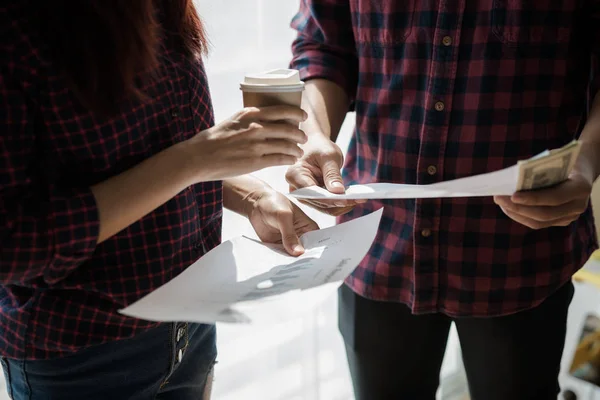 Grupo Personas Que Trabajan Hombre Mujer Camisa Cuadros Hablar Consultoría — Foto de Stock