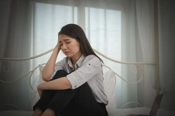 Jeune Femme Affaires Asiatique Sentent Stressés Inquiétude Mal Tête Triste — Photo
