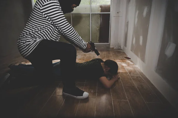 Ladrón Con Una Camisa Blanca Negra Retuvo Las Niñas Como — Foto de Stock