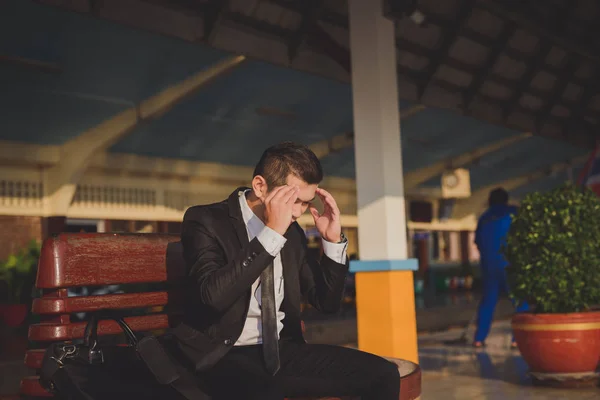 Молодой Азиатский Бизнесмен Испытывает Стресс Беспокойство Головную Боль Разочарование Время — стоковое фото