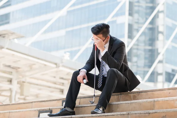 Ung Asiatisk Forretningsmann Føler Seg Stresset Bekymret Hodepine Skuffelse Arbeid – stockfoto