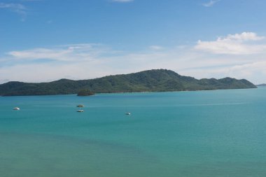Andaman Denizi noktasından görünümü Phuket Güney Tayland, arka plan ve doku üzerinde güzel. Tropikal deniz manzara.