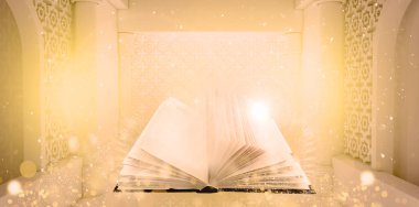 Penceredeki güneşli ve parlak bokeh ışınları ile Doğu arka plan üzerinde sihirli kitap