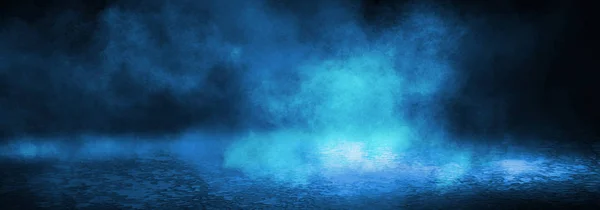 Mglisty Niebieski Ciemne Tło Ciemnej Ulicy Dymu Mgły Reflektory Niebieski — Zdjęcie stockowe
