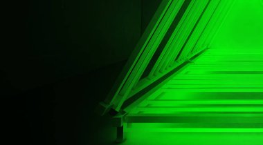 Ufo yeşil renkli neon ışıkları ve duman arka plan eğilim. Bir merdiven ile metal konstrüksiyon yeni bir ışık ile vurgulanır. 3D render