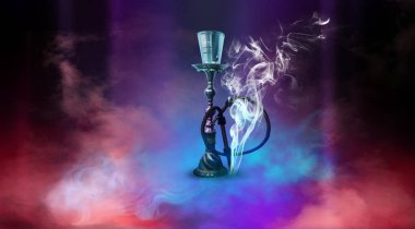 Nargile güzel oryantal arka plan üzerinde duman