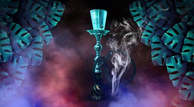 Nargile güzel oryantal arka plan üzerinde duman