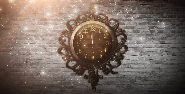 Chambre Noire Projecteur Rayons Vieille Horloge Dans Cadre Métallique Vieux — Photo