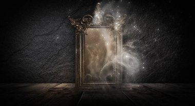 Karanlık fantezi manzarası. Karanlık orman, sihirli ayna. Kırık camlı karanlık bir gece manzarası. Gece görüşü, duman, sis, neon ışığı, ay.