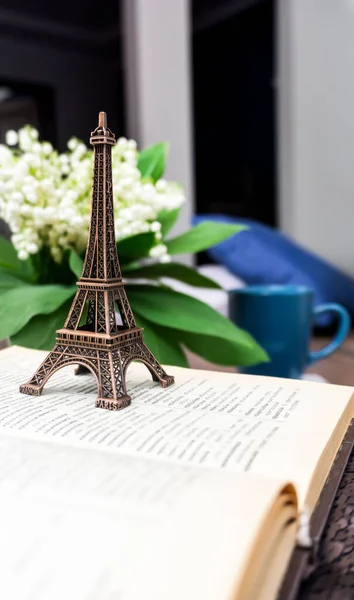 Bright Room Interior Sunlight Open Book Cup Tea Eiffel Tower — Stock Photo, Image