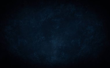 Mavi koyu duvar, sıva, koyu beton. Karanlık dekoratif taş. Spot ışığı. Boş gece duvarı, neon mavi ışık.