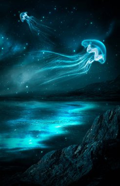 Gece fantazisi dağlar ve okyanuslarla doğal manzara. Gece gökyüzü, yıldızlar ve neon denizanası siluetleri. Mavi neon ışıkta koyu fütüristik manzara.