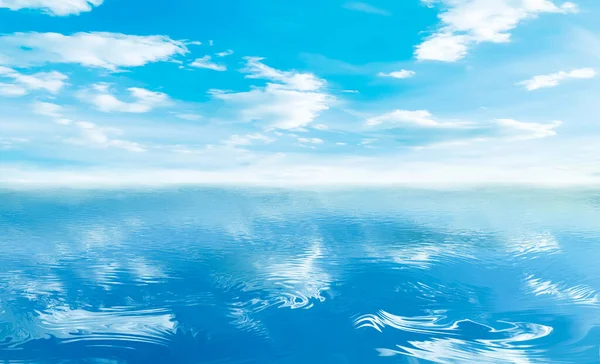 Paesaggio Estivo Mare Blu Cielo Sfocato Con Soffici Nuvole Tramonto — Foto Stock