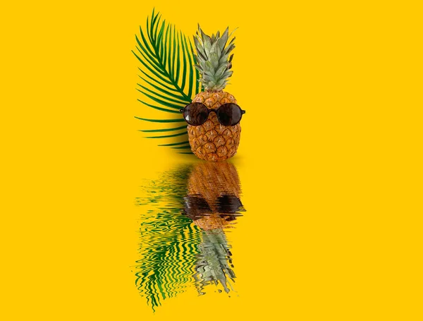 Zomer Abstracte Mariene Achtergrond Voor Reizen Ananas Met Bril Een — Stockfoto