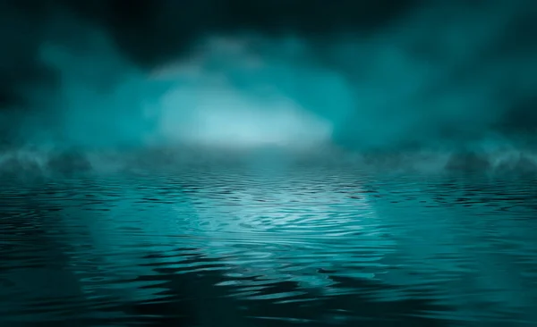 Dramatik Karanlık Arka Plan Suyun Üzerindeki Işığın Yansıması Duman Bulutu — Stok fotoğraf