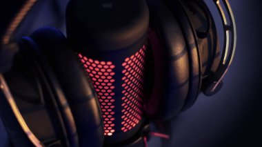 Mirkoponlu ve neon ışıklı kulaklıklı oyun kulaklıkları. Oyun aletleri, neon ışıklar. Oyun alanı.