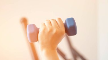 Mavi aksanlı spor geçmişi. Spor aktiviteleri. Evde spor, spor için özellikler. Etkin yaşam biçimi.