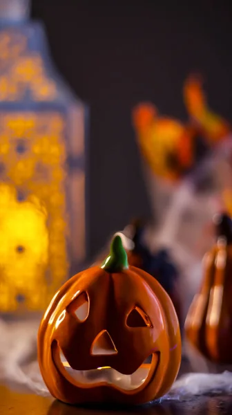 Неоновая Светящаяся Тыквенная Голова Абстрактном Размытом Боке Праздничный Хэллоуин Фон — стоковое фото