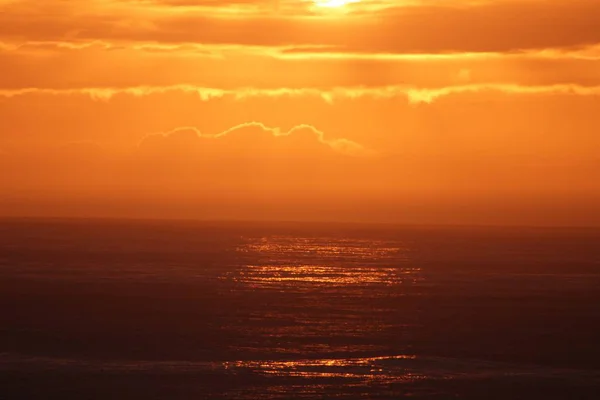 Nascer Cedo Sol Sobre Mar Cores Vermelha Dourada São Espetaculares — Fotografia de Stock