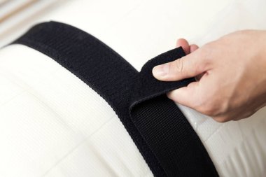 Unrolling yeni yatak. Kadın/açma yeni yatak