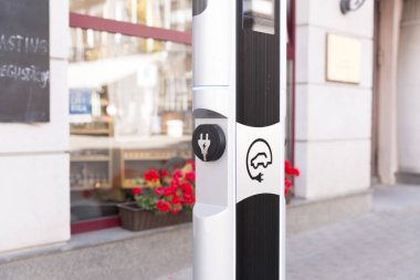 Elektrikli araç şarj (Ev) İstasyonu Ev araba için güç kablosu kaynağının fiş ile. Şehirdeki elektrik Eco araç şarj cihazı