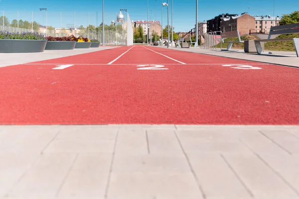 Løpende sporstruktur med banenumre på bystadion – stockfoto