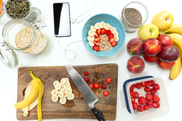 Preparación saludable del desayuno fitness: avena con plátanos, str — Foto de Stock