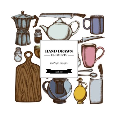 Renkli şeflerin bıçakları, çay kaşığı, kaşık, çatal, bıçak, kesme tahtası, yağ şişesi, çaydanlık, kahve demliği, fincanlar, şeker kasesi, biberlik, tuzluk