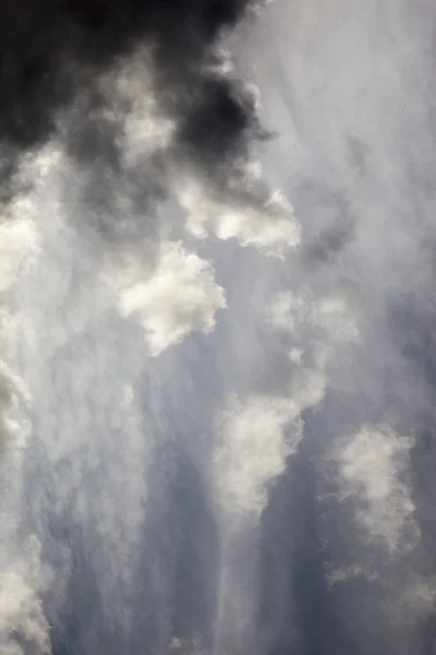 Небо Стає Темним Ввечері Будівлі Штормових Хмар — стокове фото