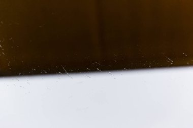 cam pencere üzerinde Su damlacıkları.