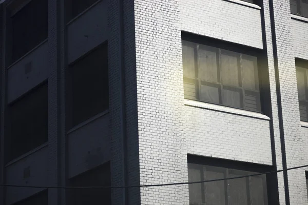 Fenster Von Bürogebäuden Mit Durchscheinendem Licht — Stockfoto